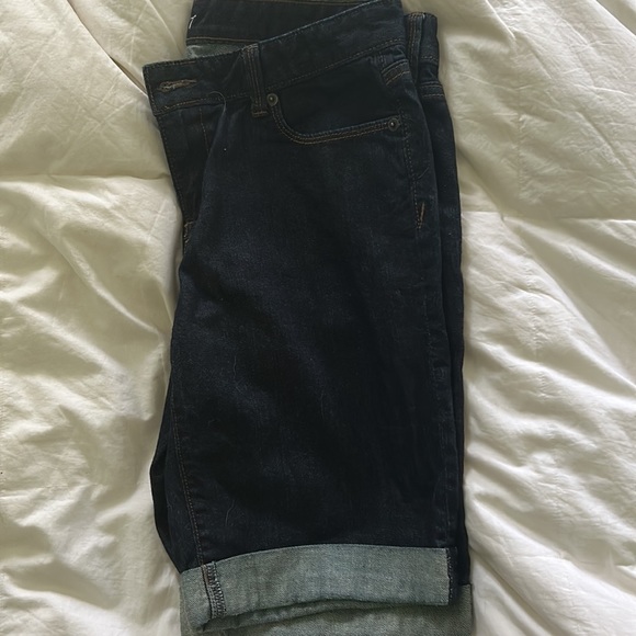 Like new, never worn Ann Taylor Loft Bermuda denim sorts. 8 in inseam - Picture 3 of 6